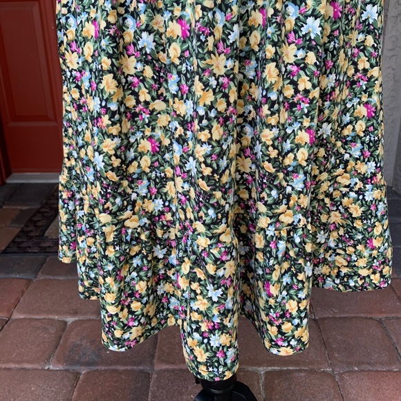 Retro Floral Cottage Dress - Picture 4 of 7